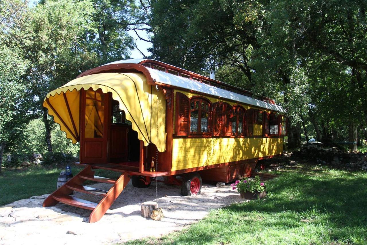 Les Roulottes Du Lot Bed and Breakfast Gramat Buitenkant foto