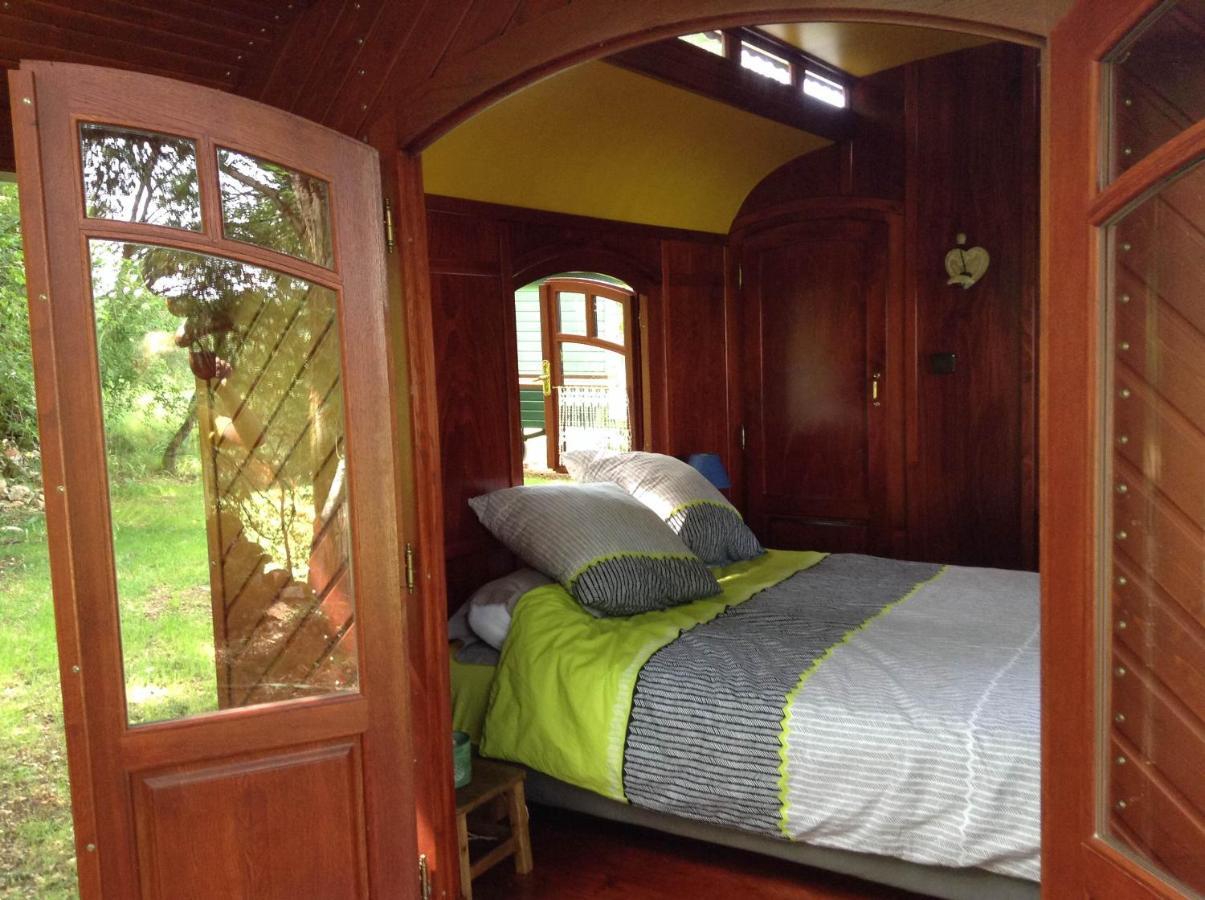Les Roulottes Du Lot Bed and Breakfast Gramat Buitenkant foto