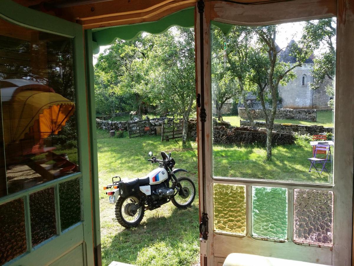 Les Roulottes Du Lot Bed and Breakfast Gramat Buitenkant foto