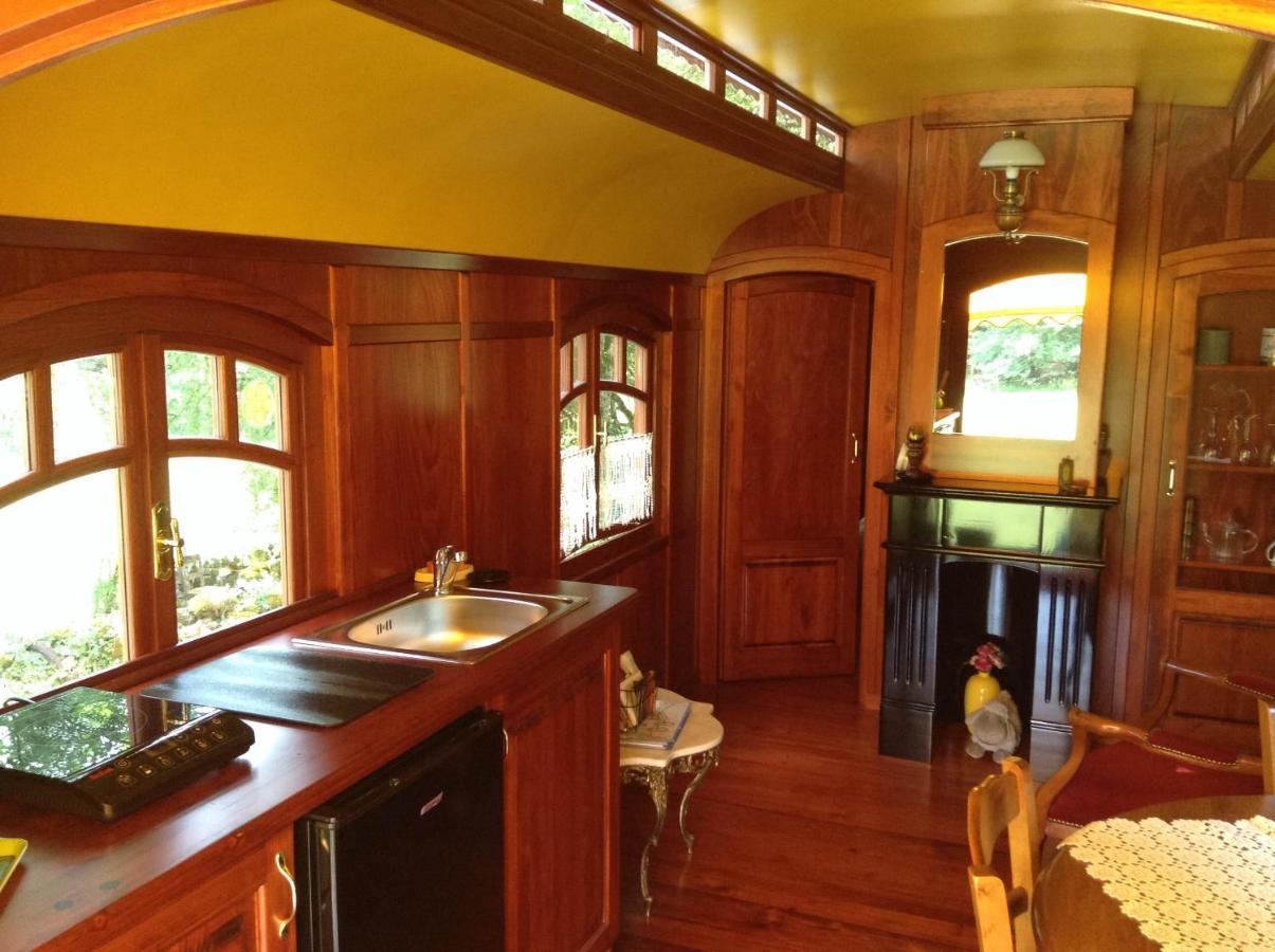 Les Roulottes Du Lot Bed and Breakfast Gramat Buitenkant foto