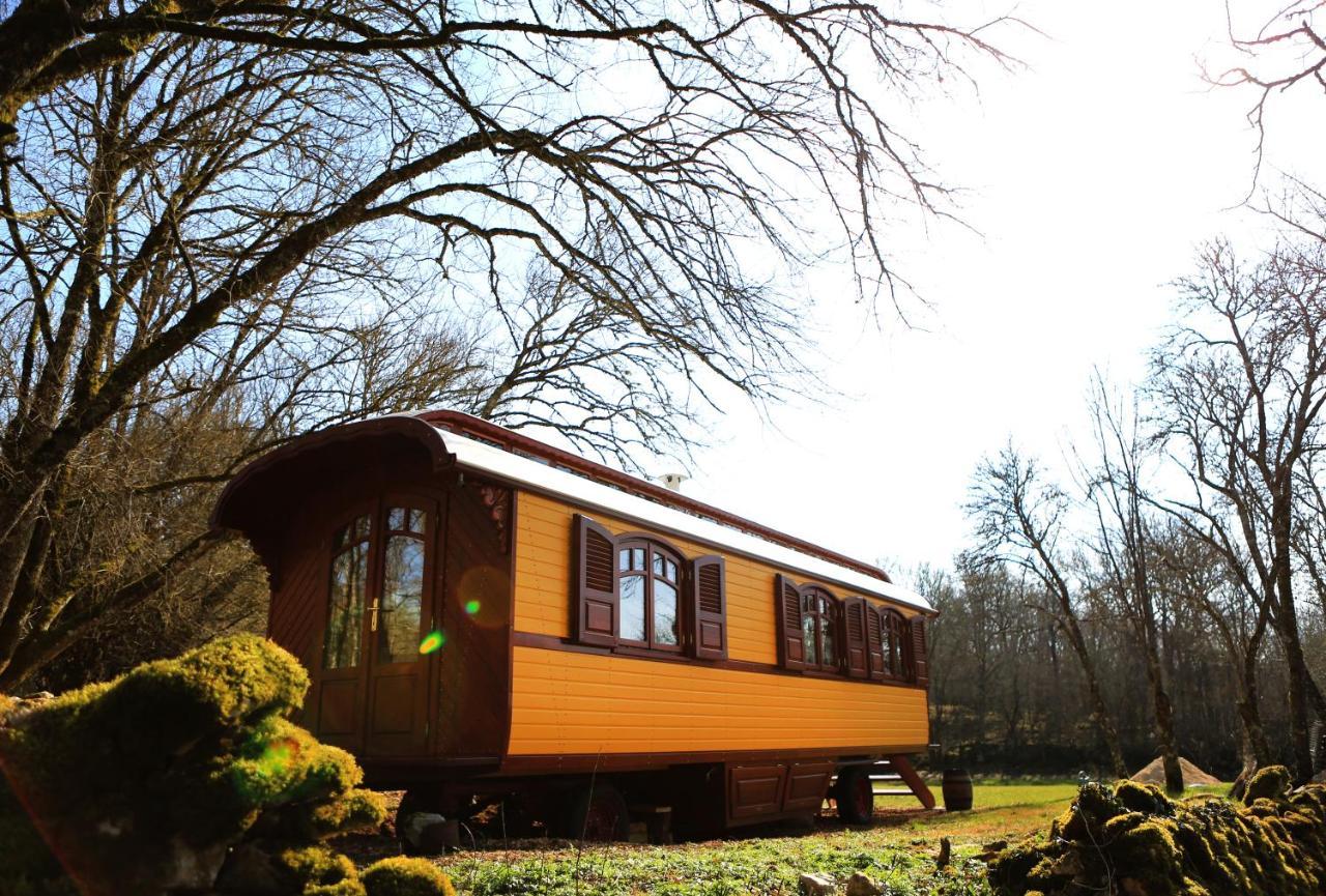 Les Roulottes Du Lot Bed and Breakfast Gramat Buitenkant foto