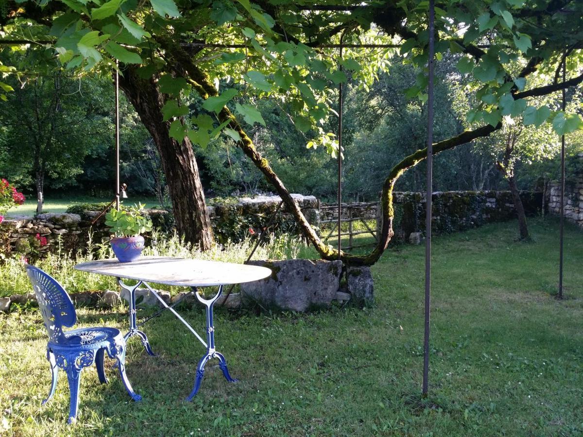 Les Roulottes Du Lot Bed and Breakfast Gramat Buitenkant foto