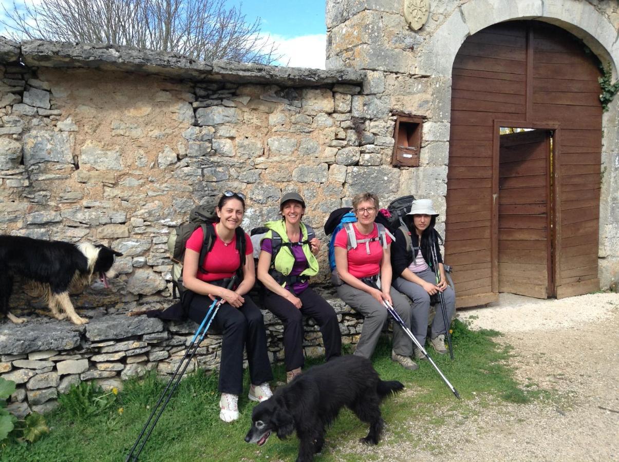 Les Roulottes Du Lot Bed and Breakfast Gramat Buitenkant foto