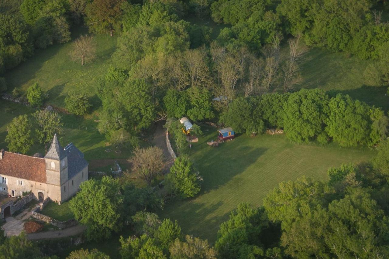 Les Roulottes Du Lot Bed and Breakfast Gramat Buitenkant foto