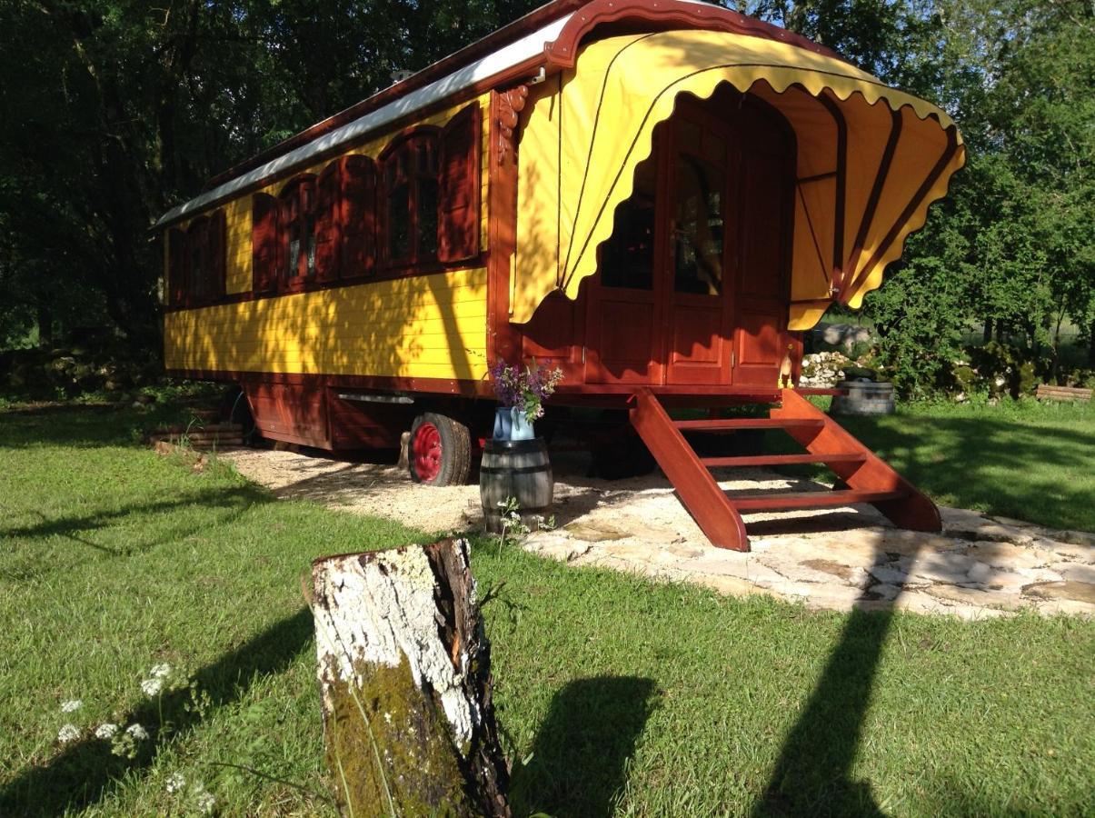 Les Roulottes Du Lot Bed and Breakfast Gramat Buitenkant foto