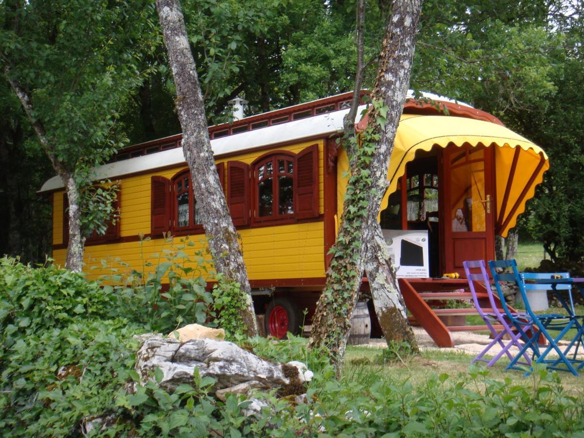 Les Roulottes Du Lot Bed and Breakfast Gramat Buitenkant foto